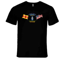 Load image into Gallery viewer, SOF - SSI - Special Forces Green Beretwith -Flags T Shirt