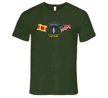 Load image into Gallery viewer, SOF - SSI - Special Forces Green Beretwith -Flags T Shirt