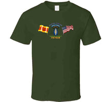 Load image into Gallery viewer, SOF - SSI - Special Forces Green Beretwith -Flags T Shirt