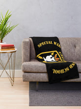 Load image into Gallery viewer, SOF - JFKSWCS - SSI - Veteran wo Backgrnd Throw Blanket

