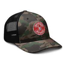 Load image into Gallery viewer, Camouflage trucker hat - Spyder Ryder - Free Wheel Motion - Red
