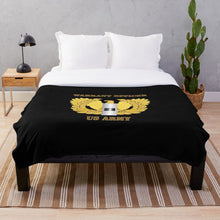 Load image into Gallery viewer, Army - Emblem - Warrant Officer - CW01 Throw Blanket
