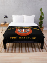 Load image into Gallery viewer, Army - 7th Special Forces Group w Flash - FBNC Throw Blanket
