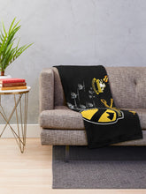 Load image into Gallery viewer, Army - 8th Cavalry (Air Cav) - 1st Cav Division w SVC Throw Blanket
