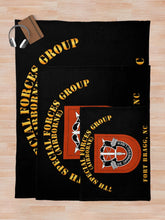 Load image into Gallery viewer, Army - 7th Special Forces Group w Flash - FBNC Throw Blanket
