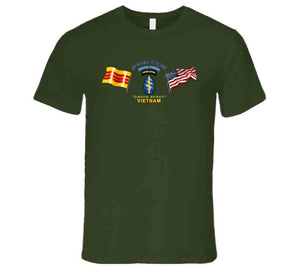 SOF - SSI - Special Forces Green Beretwith -Flags T Shirt