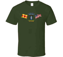 Load image into Gallery viewer, SOF - SSI - Special Forces Green Beretwith -Flags T Shirt
