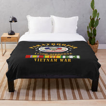 Load image into Gallery viewer, SOF - 173rd Airborne Bde Oval w Paratrooper w VN SVC Throw Blanket
